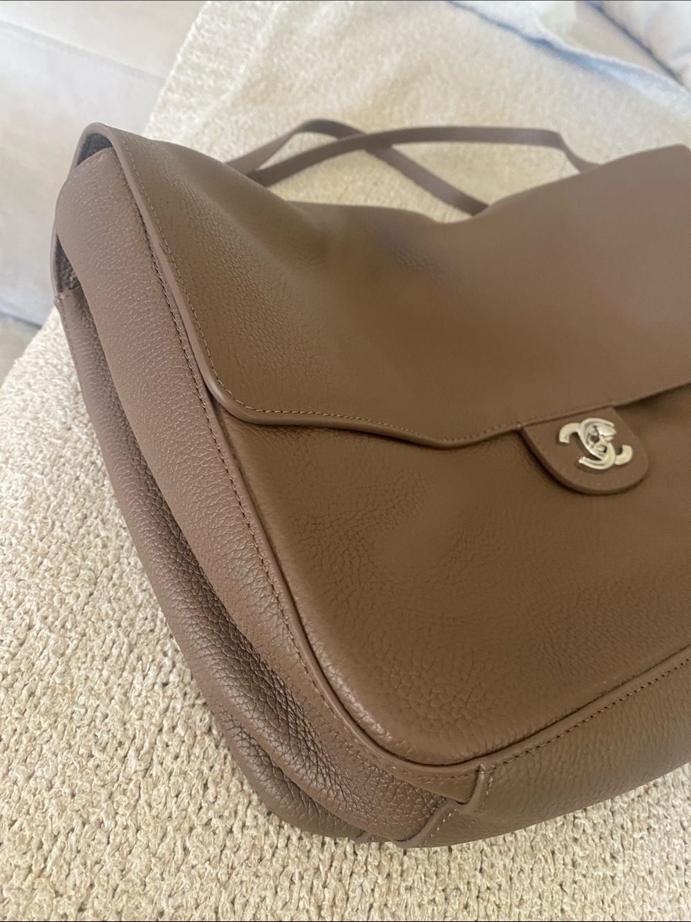Beautiful taupe purse ๐ - Picture 3 of 7
